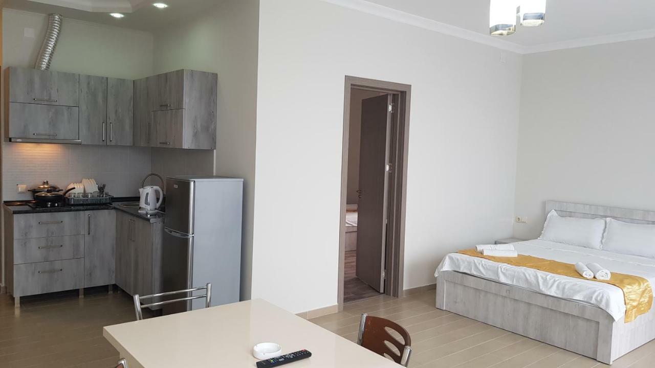 Nakashidze'S Apartments Batoemi Buitenkant foto