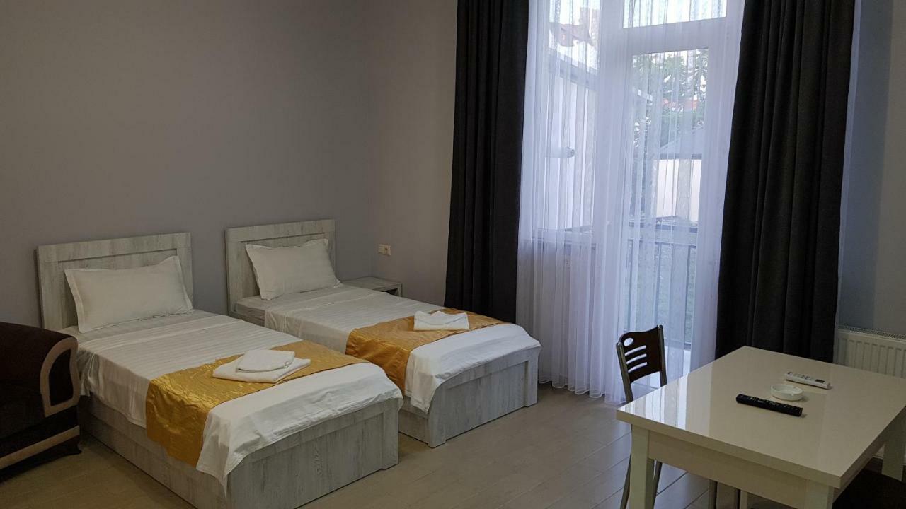 Nakashidze'S Apartments Batoemi Buitenkant foto