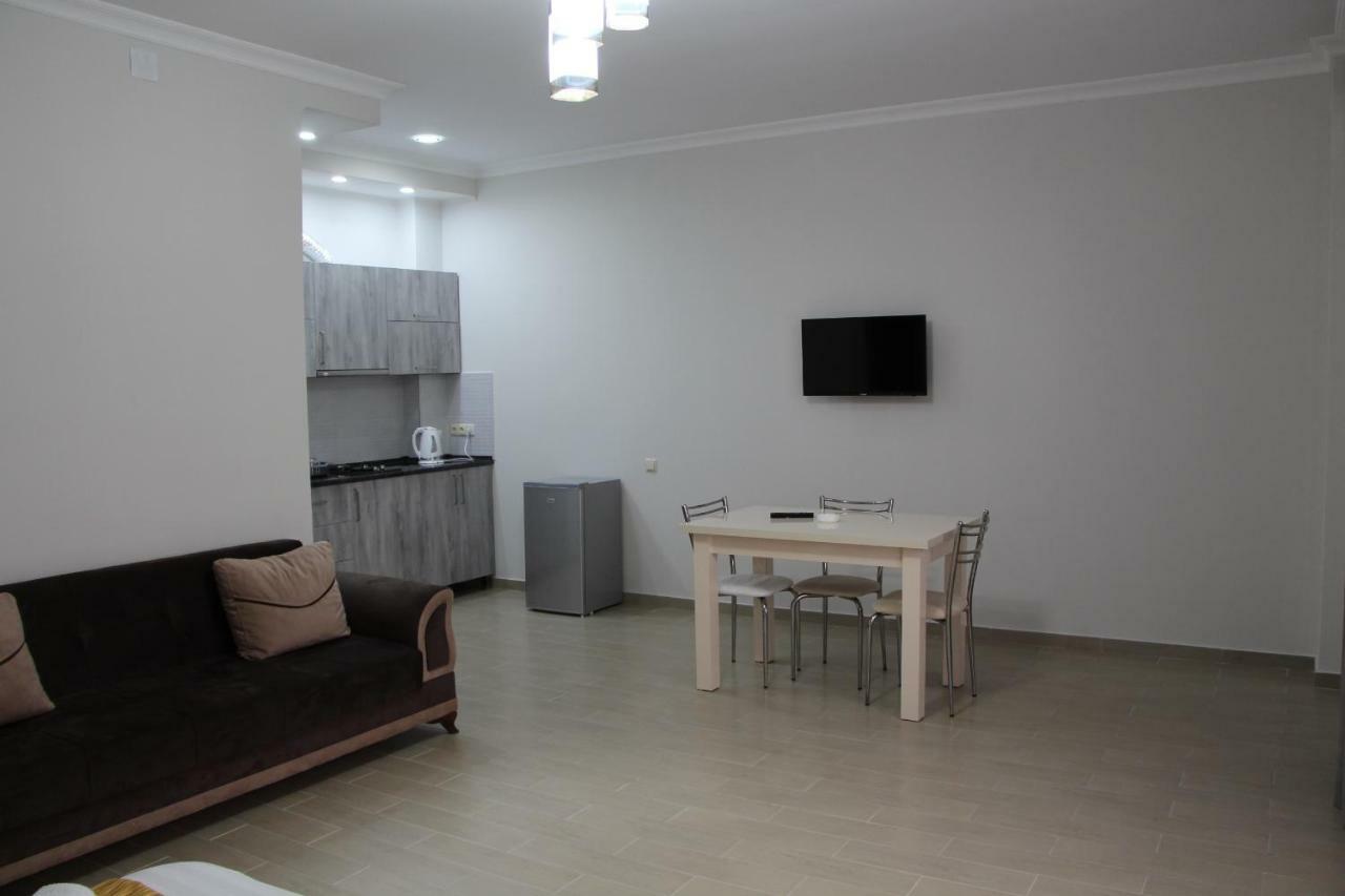 Nakashidze'S Apartments Batoemi Buitenkant foto