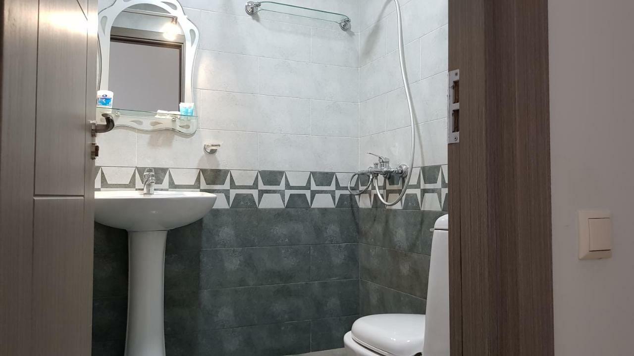Nakashidze'S Apartments Batoemi Buitenkant foto